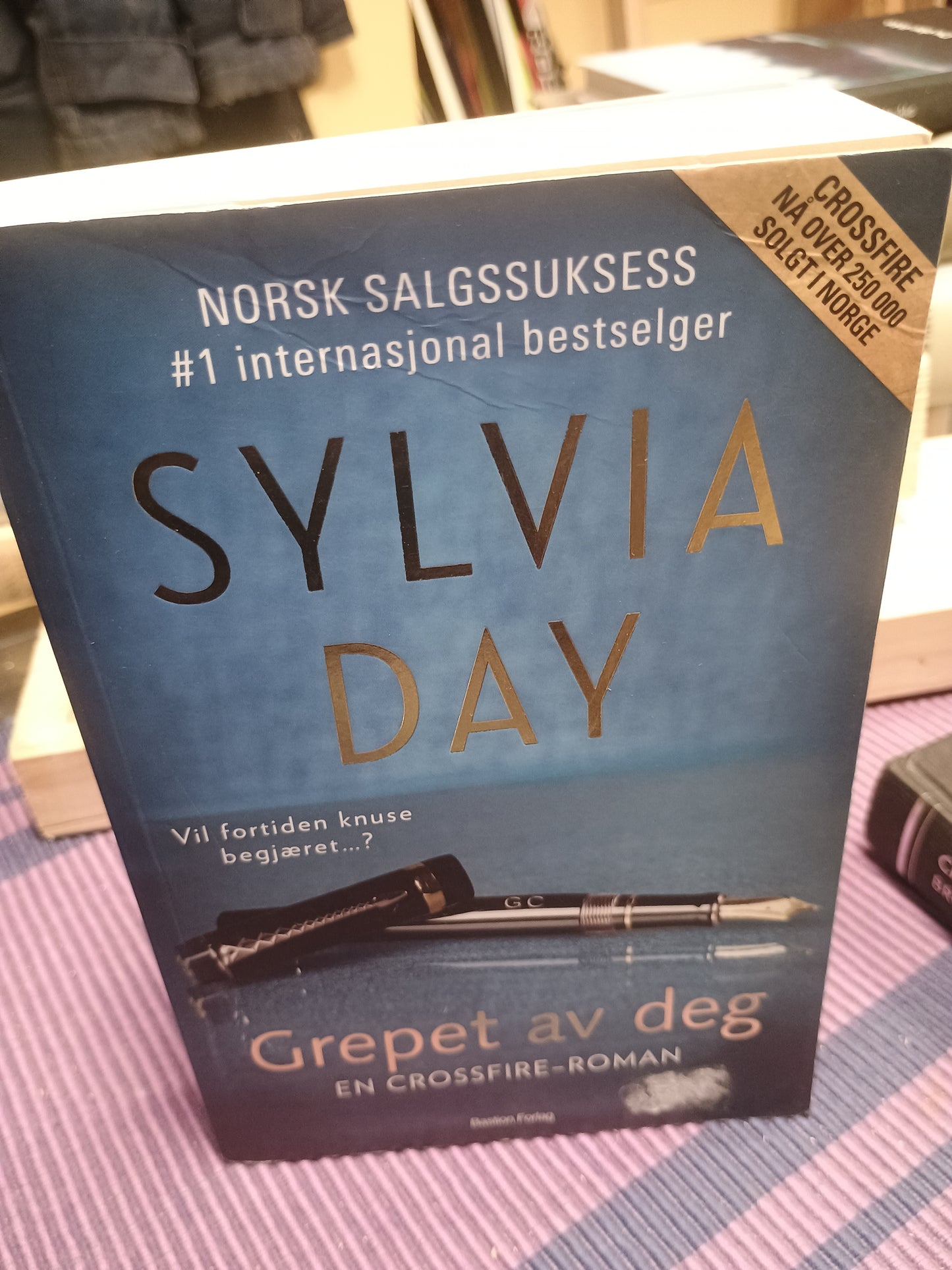 Grepet av deg, Sylvia Day