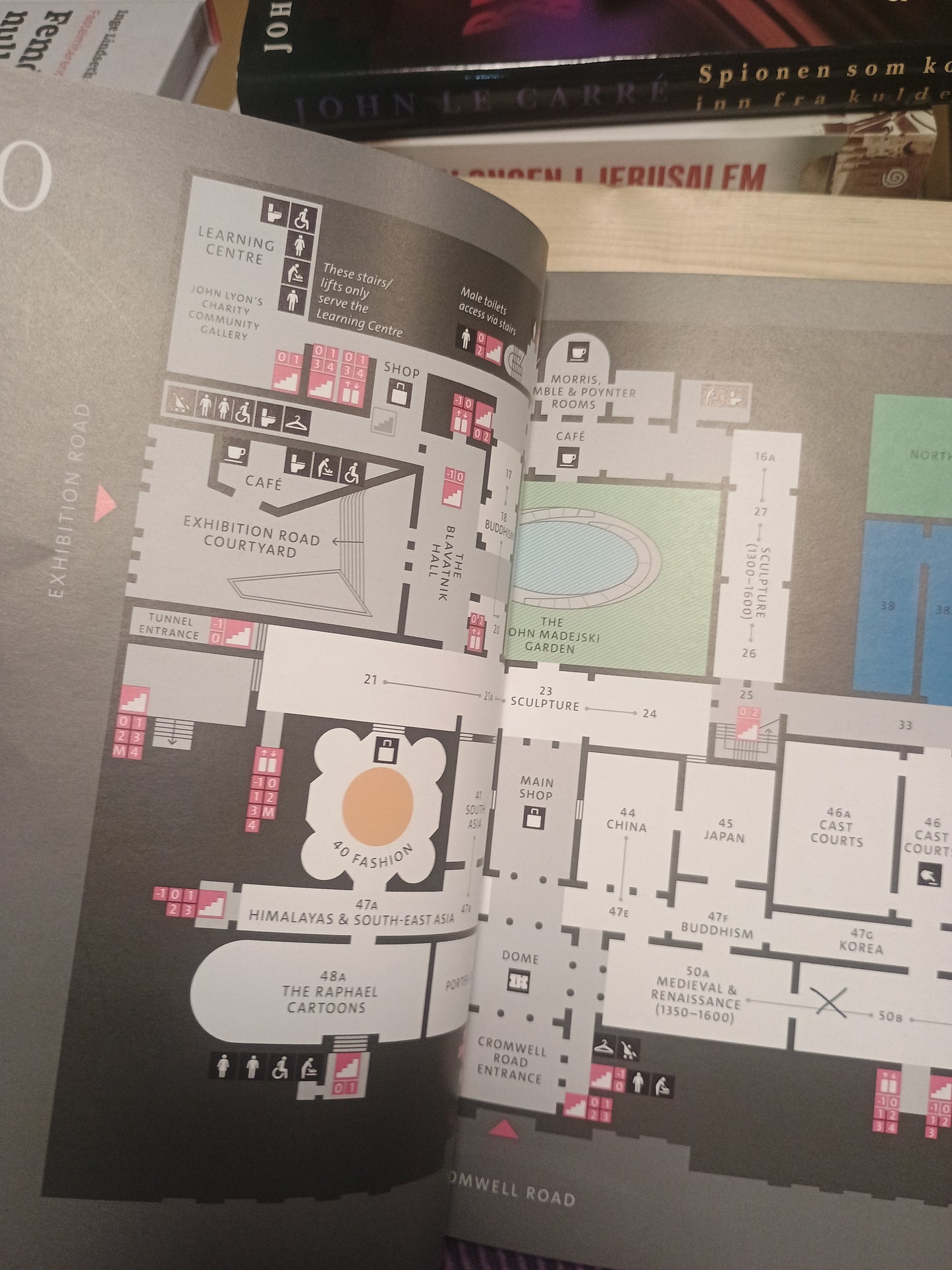 V & A South Kensington: Guidebook