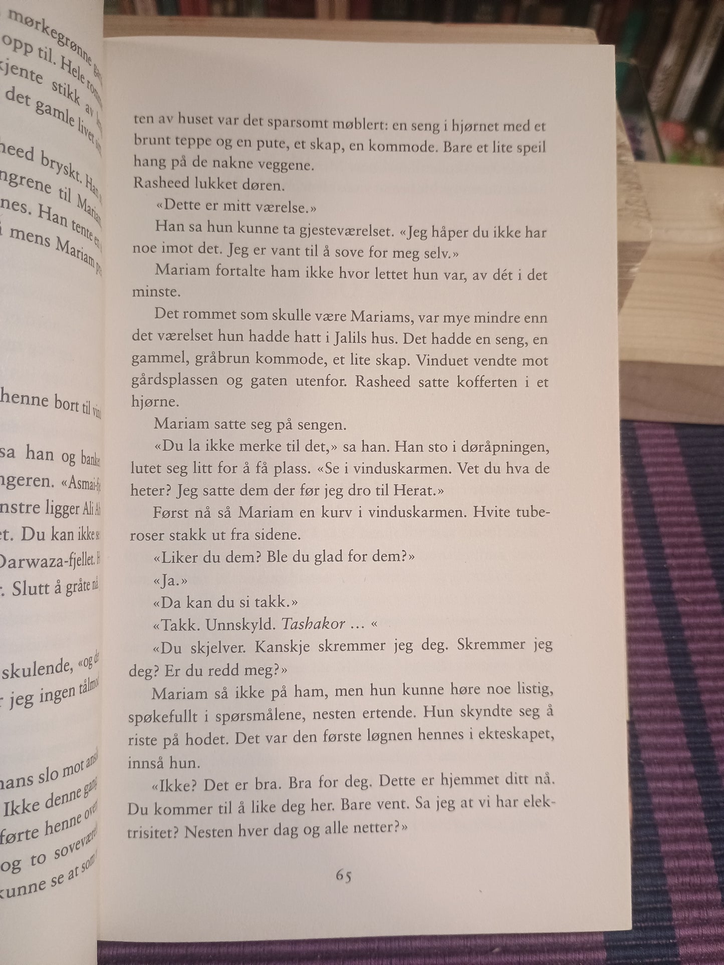 Tusen strålende soler, Khaled Hosseini