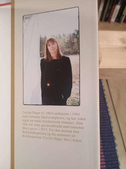 Mors gaver, Cecilie Enger