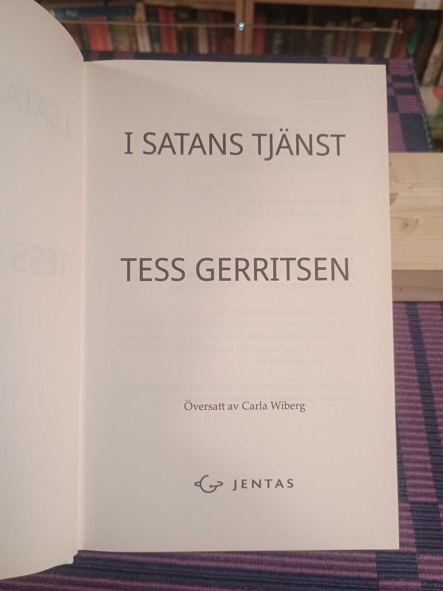 I Satans tjänst, Tess Gerritsen (på svensk)