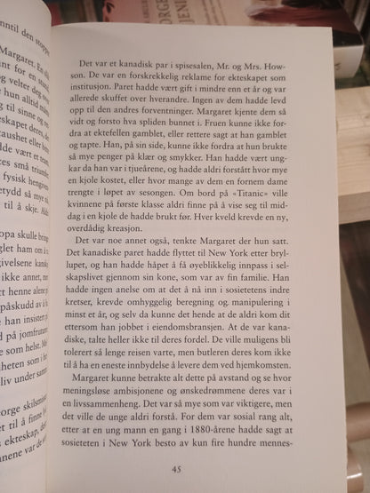 Kvinner og barn først, Gill Paul