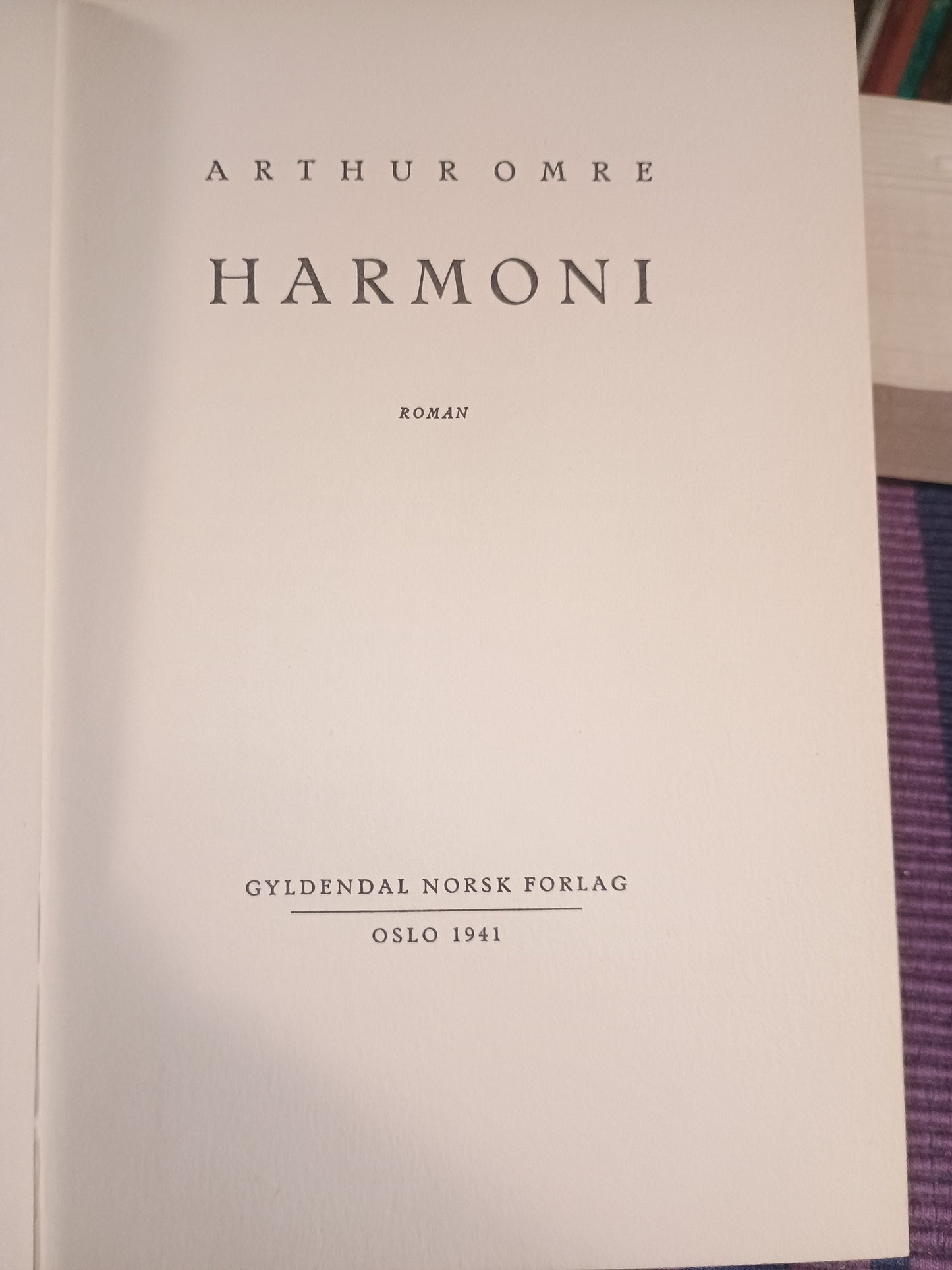 Harmoni, Arthur Omre
