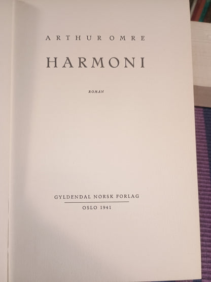 Harmoni, Arthur Omre
