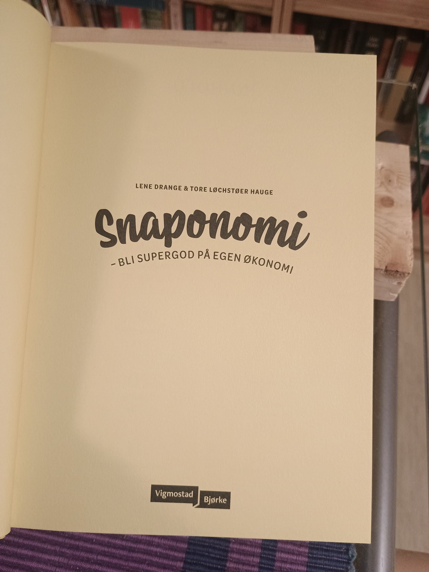 Snaponomi - bli supergod på egen økonomi, Lene Drange og Tore Løchstøer Hauge