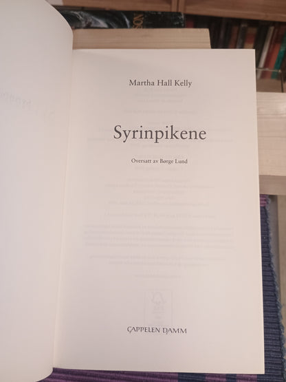 Syrinpikene, Martha Hall Kelly