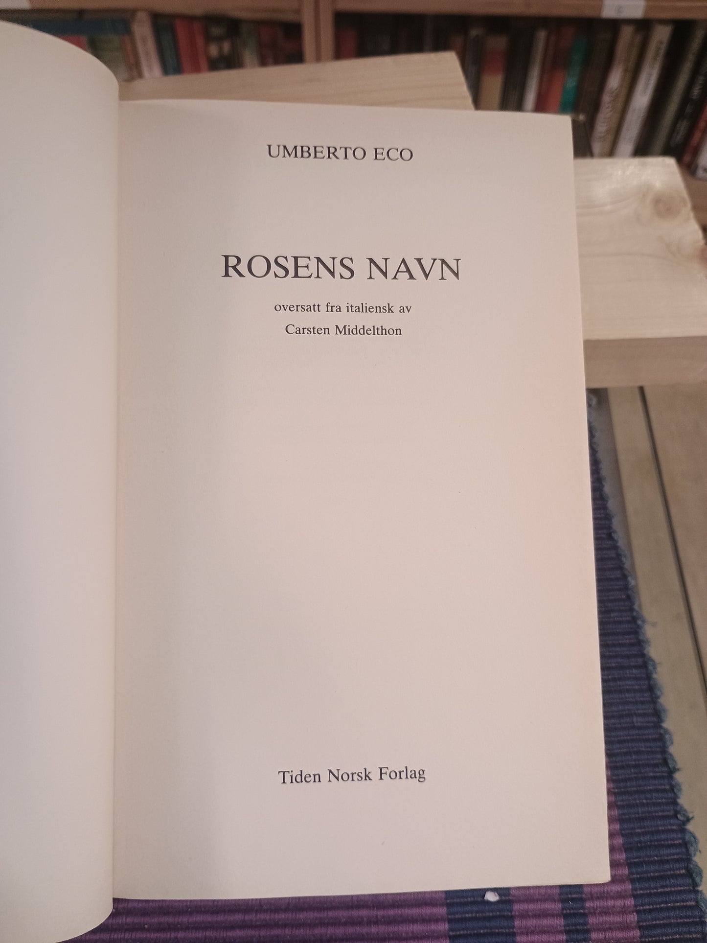 Rosenes navn, Umberto Eco
