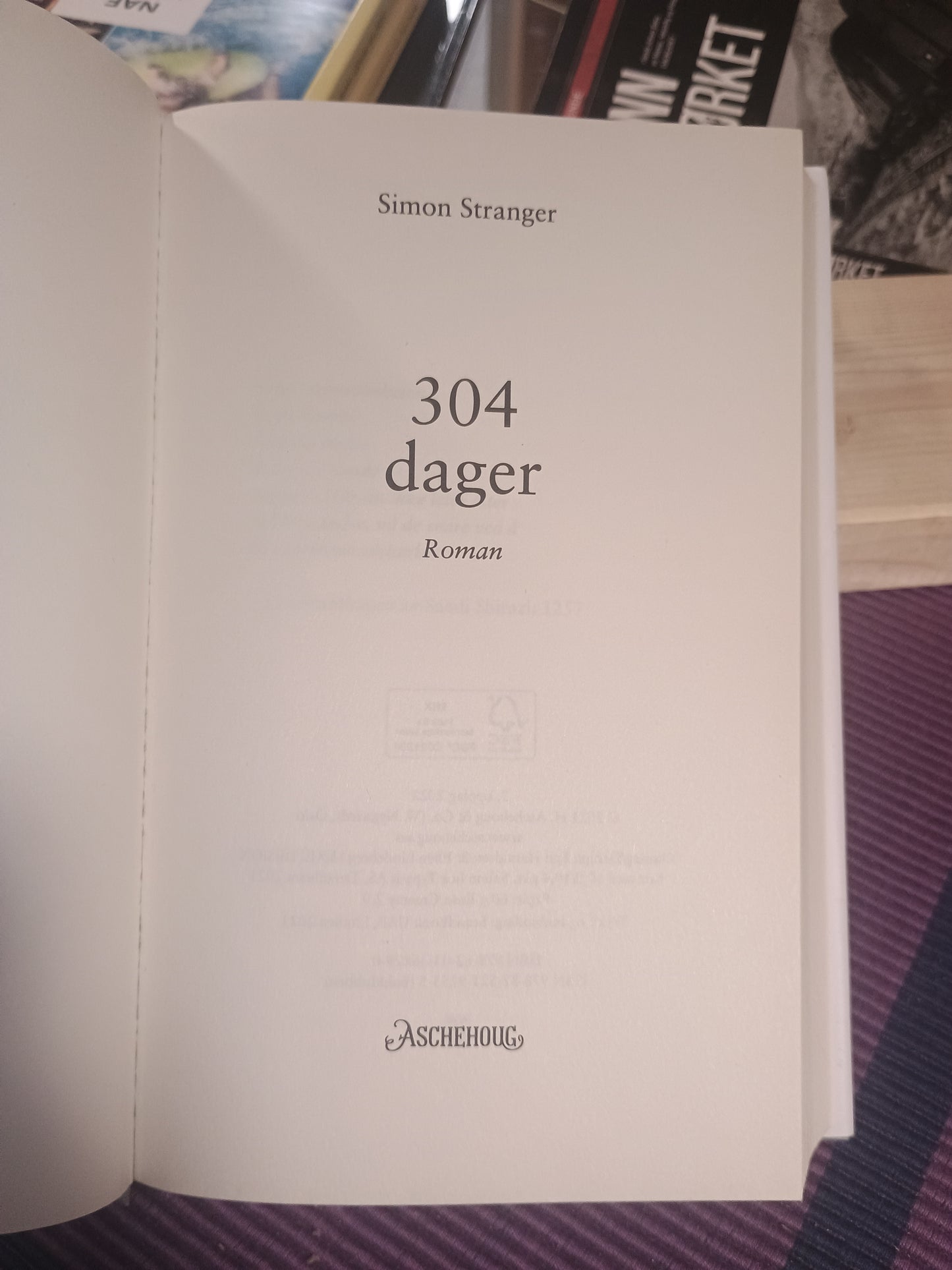 304 dager, Simon Stranger