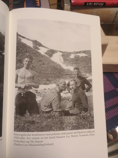Haakon Lie: Historien, Mytene og Mennesket, Hans Olav Lahlum