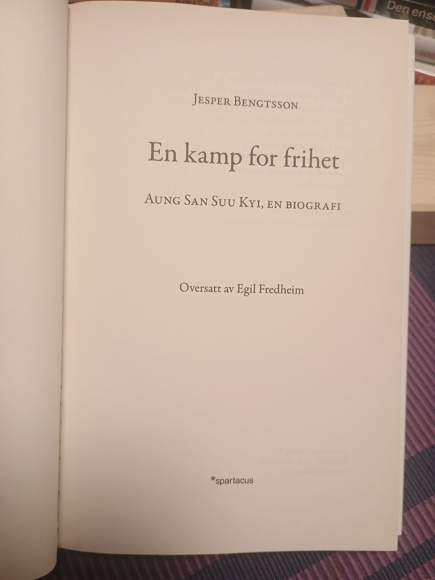 En kamp for frihet: Aung San Suu Kyi, en biografi, Jesper Bengtsson