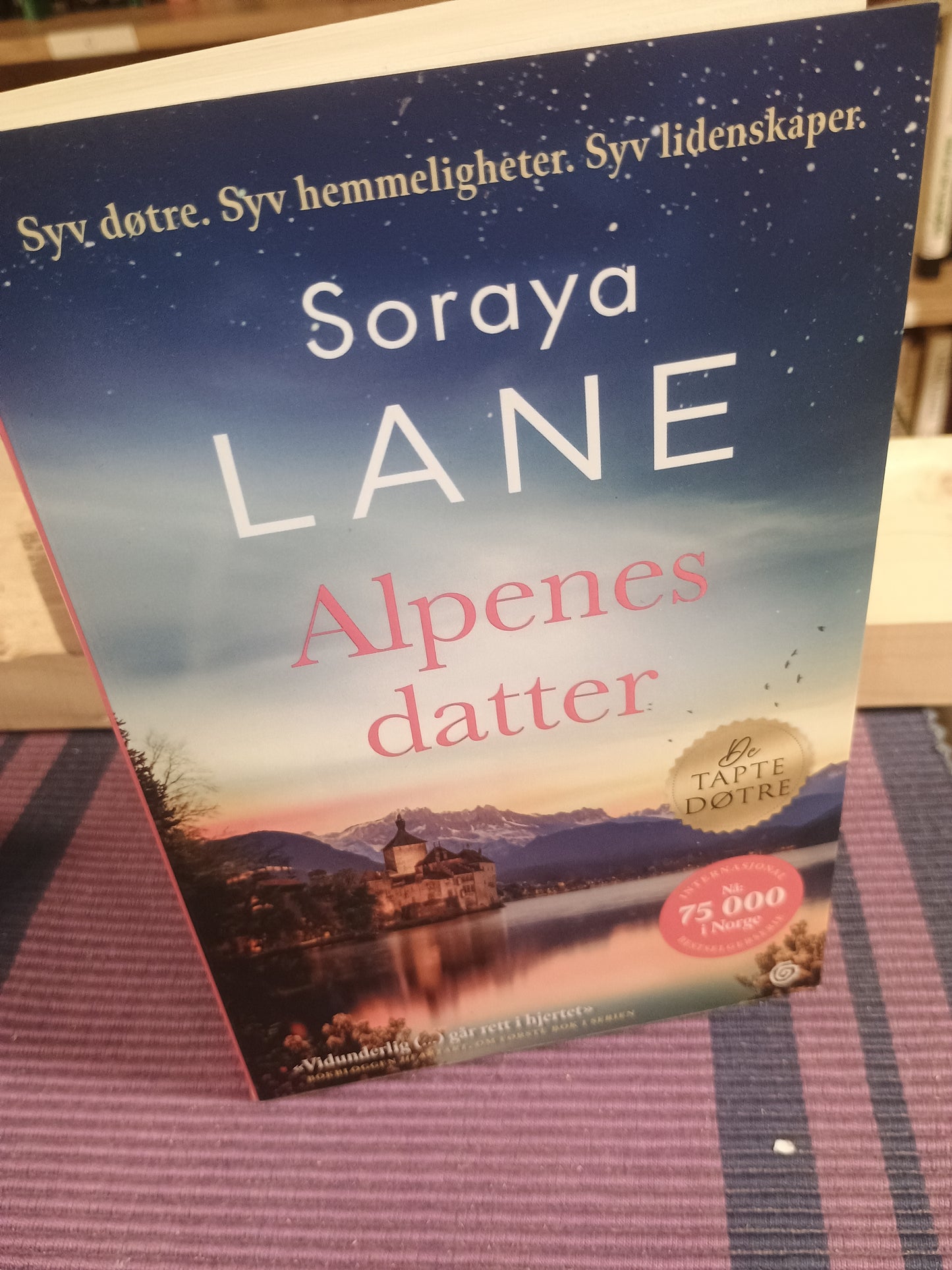 Alpenes datter, Soroya Lane
