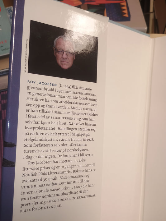 De usynlige, Roy Jacobsen