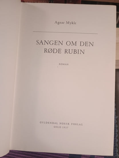 Sangen om den røde rubin, Agnar Mykle