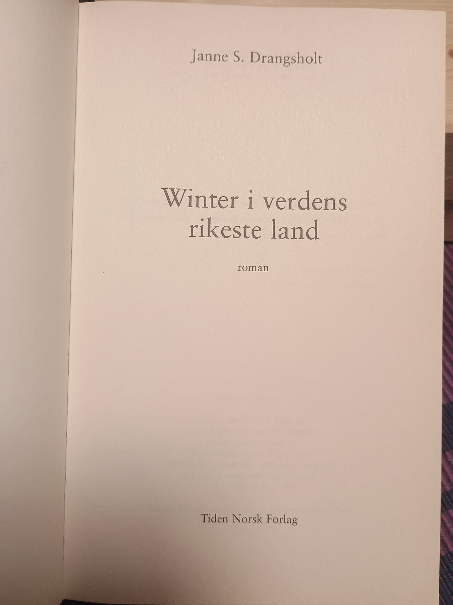 Winter i verdens rikeste land, Janne S. Drangsholt
