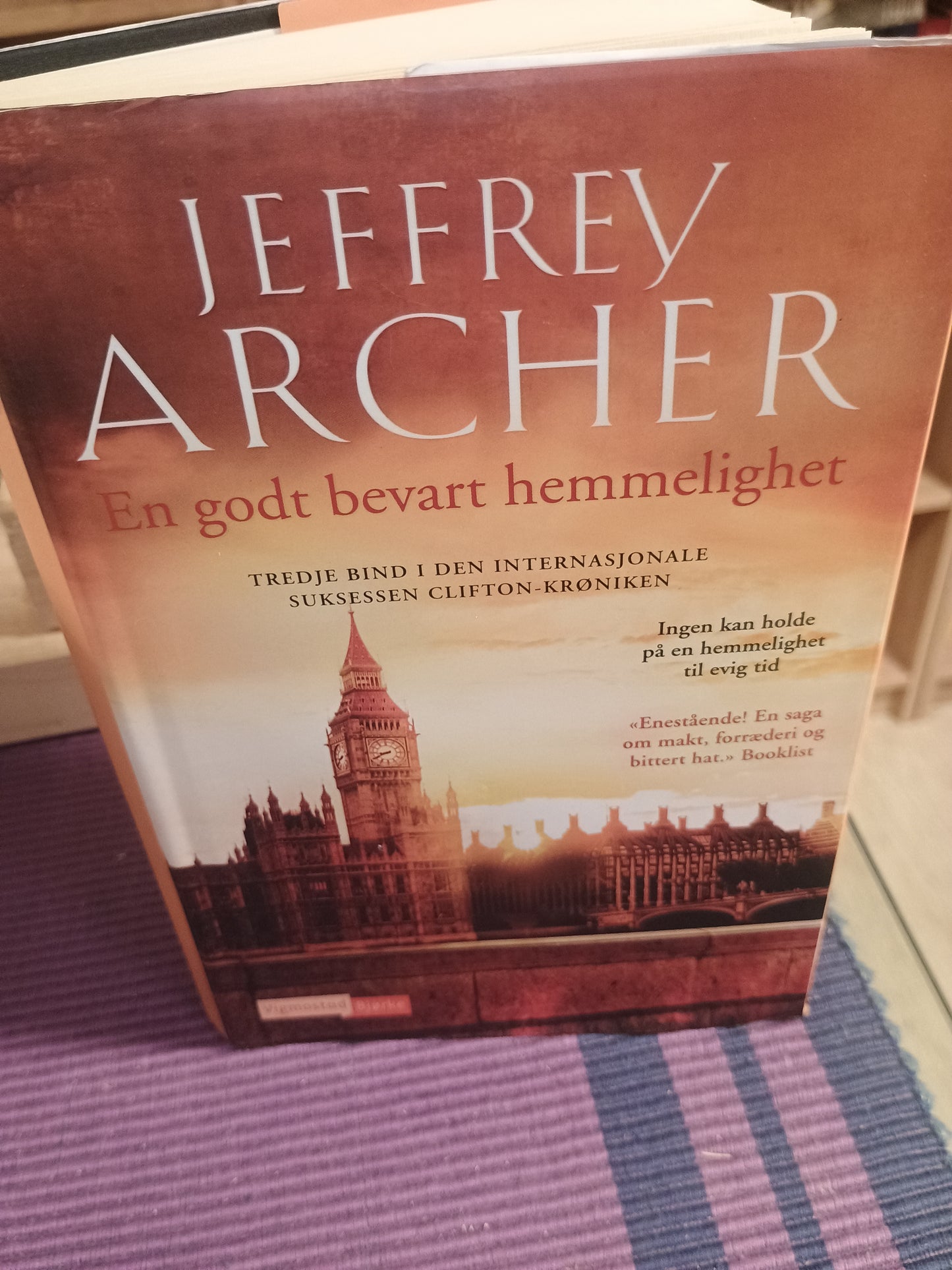En godt bevart hemmelighet, tredje bind, Jeffrey Archer