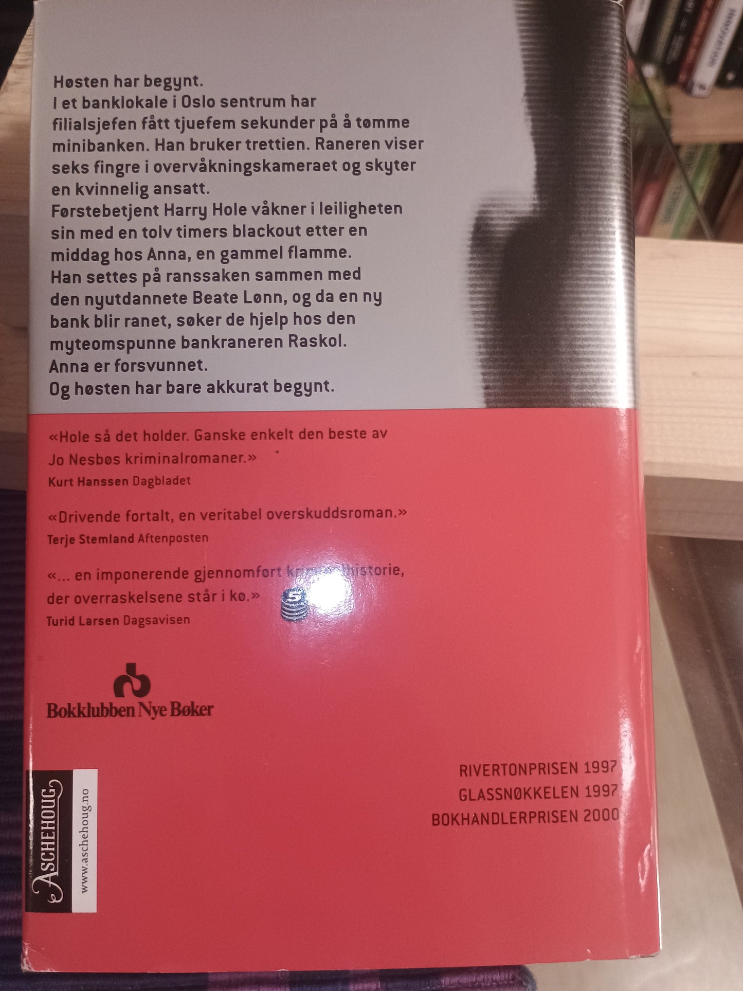 Sorgenfri, Jo Nesbø