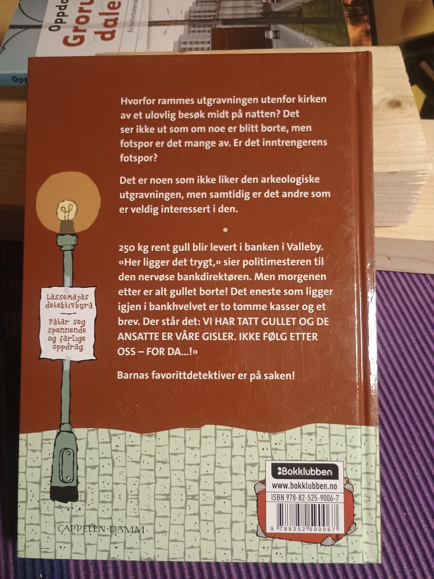Sølvmysteriet. Gullmysteriet., Martin Widmark og Helena Willis