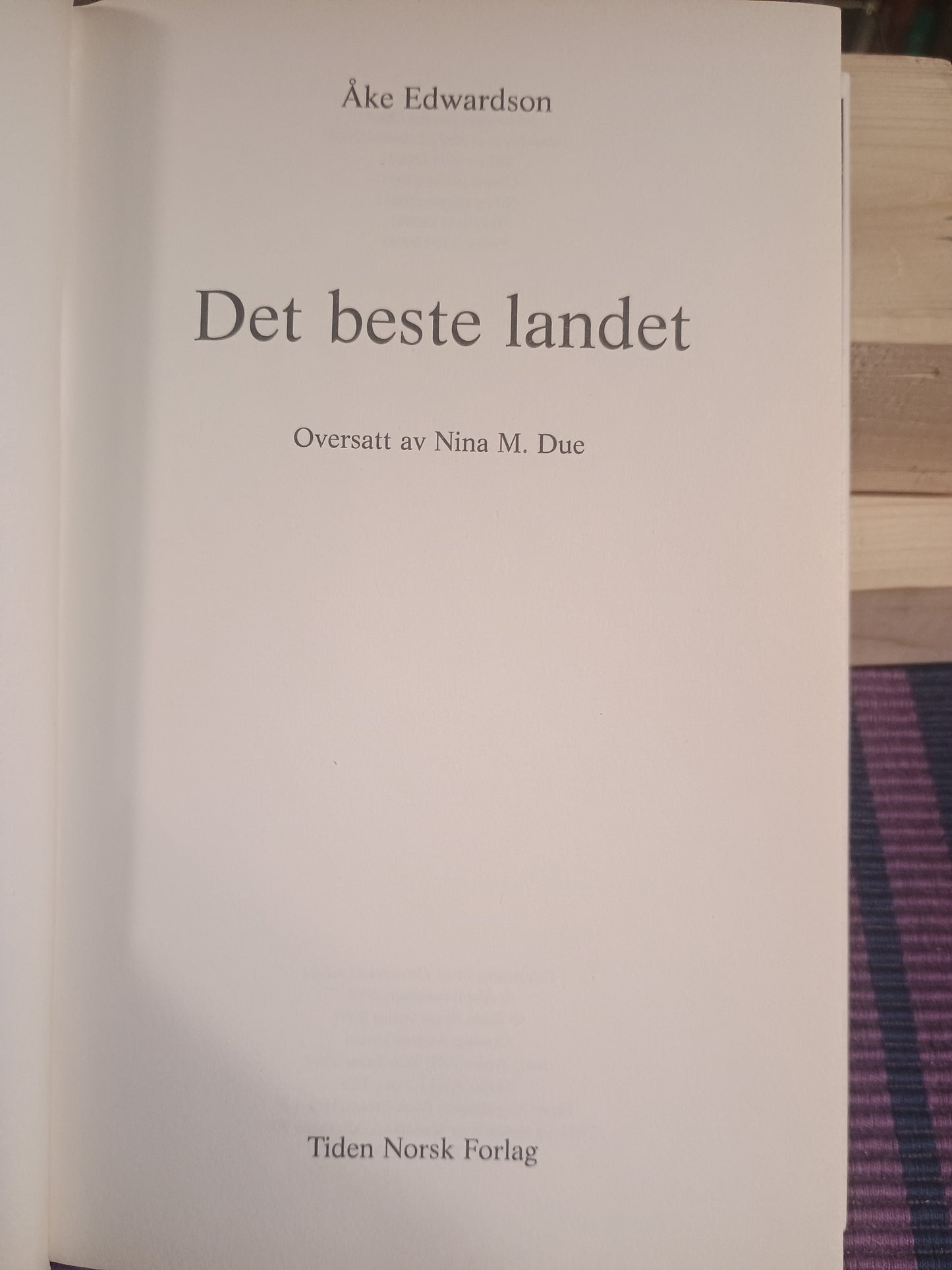 Det beste landet, Åke Edwardson