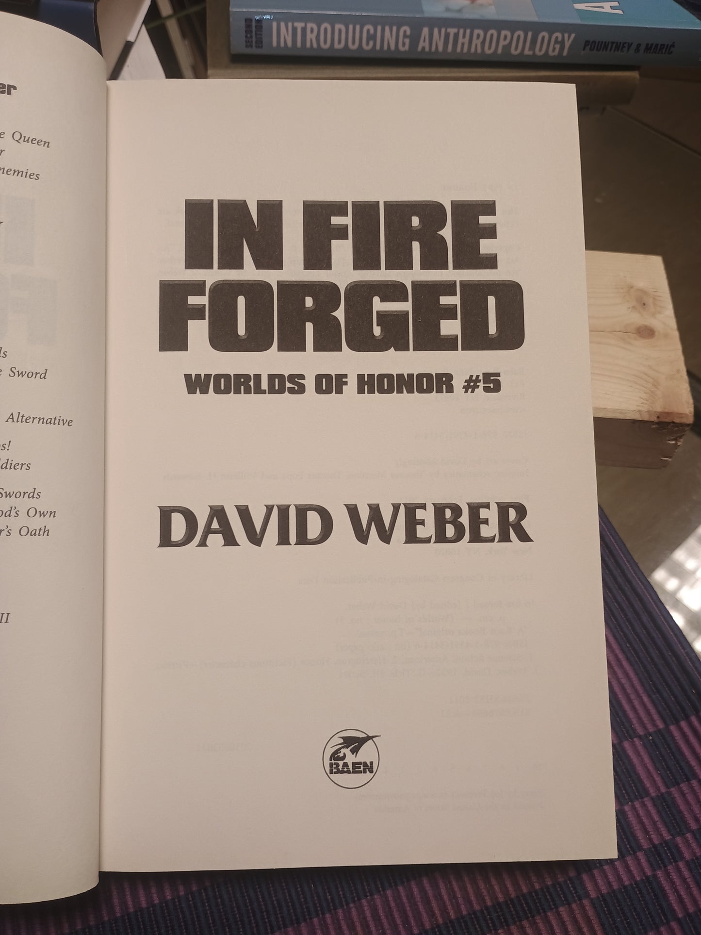 In fire forged: Worlds of honor #5, D. Weber, J. Lindskold og T. Zahn