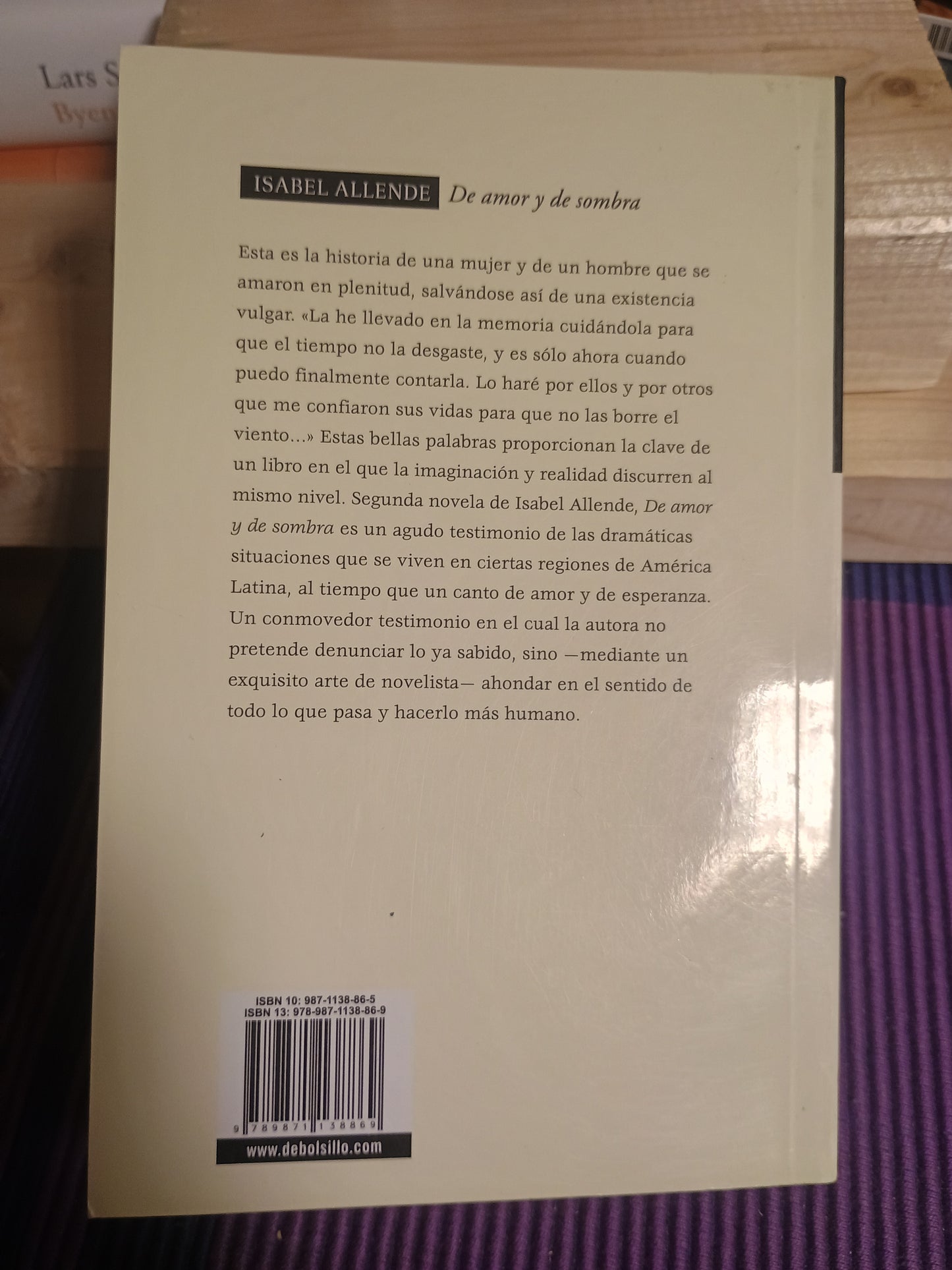 De amor y de sombra, Isabel Allende