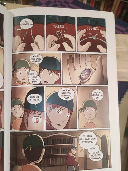 Amuletten: Steinvokteren, Kazu Kibuishi