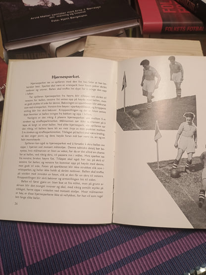 Se og lær: Fotball i bilder, Arne Brustad