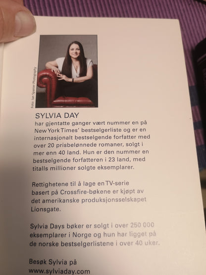 Grepet av deg, Sylvia Day
