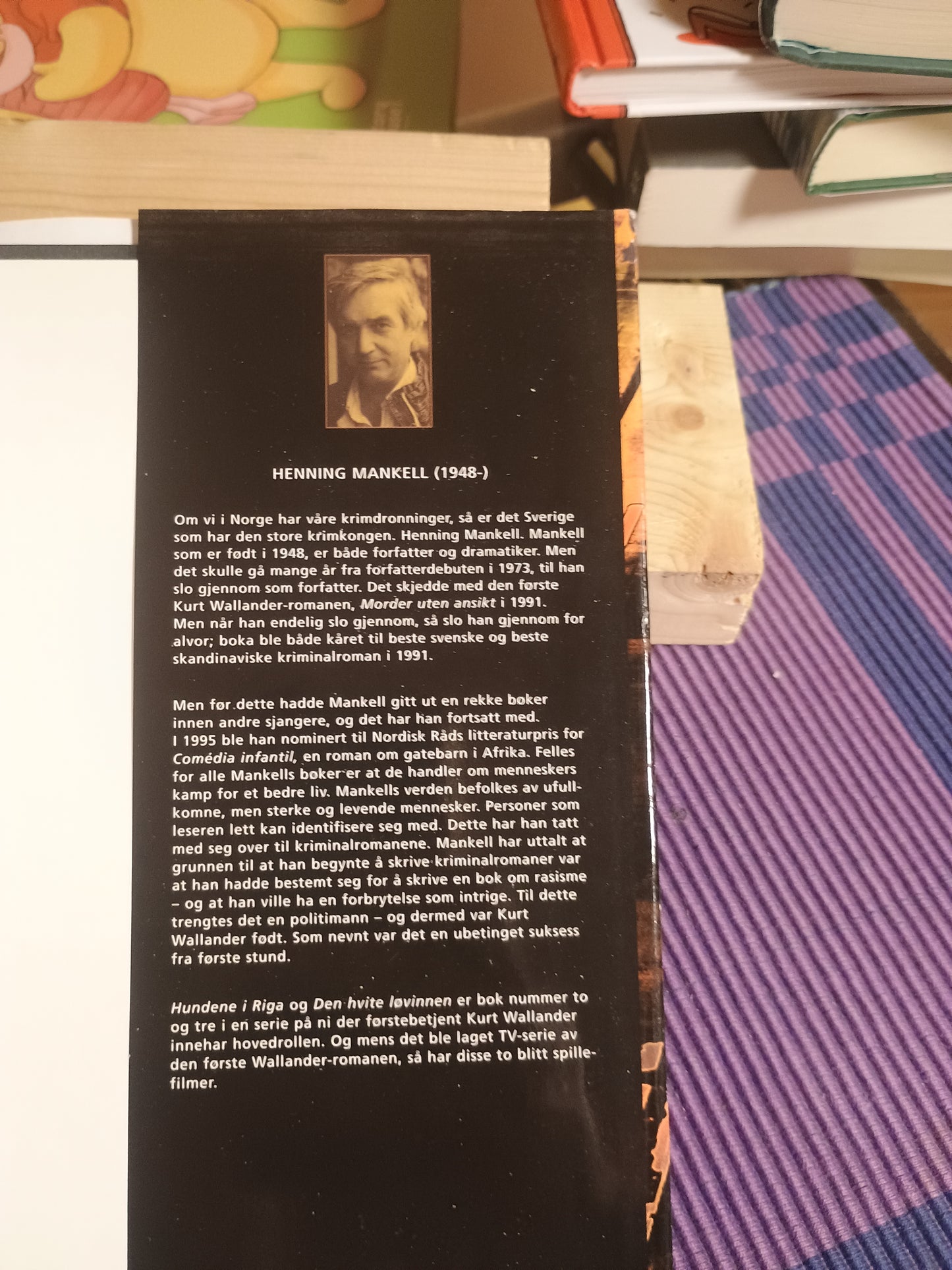 Hundene i Riga. Den hvite løvinnen., Henning Mankell