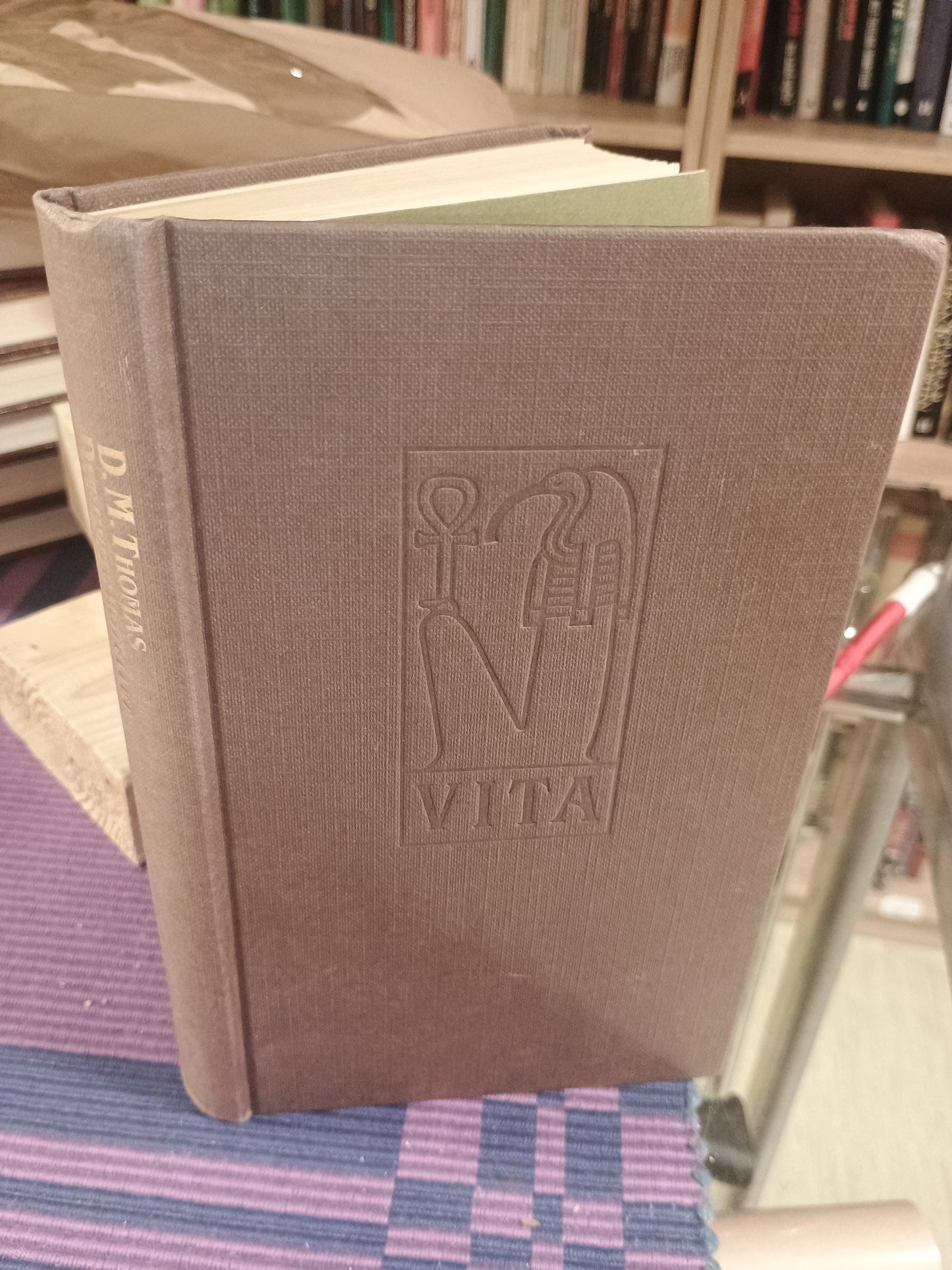 Det hvite hotellet, D. M. Thomas