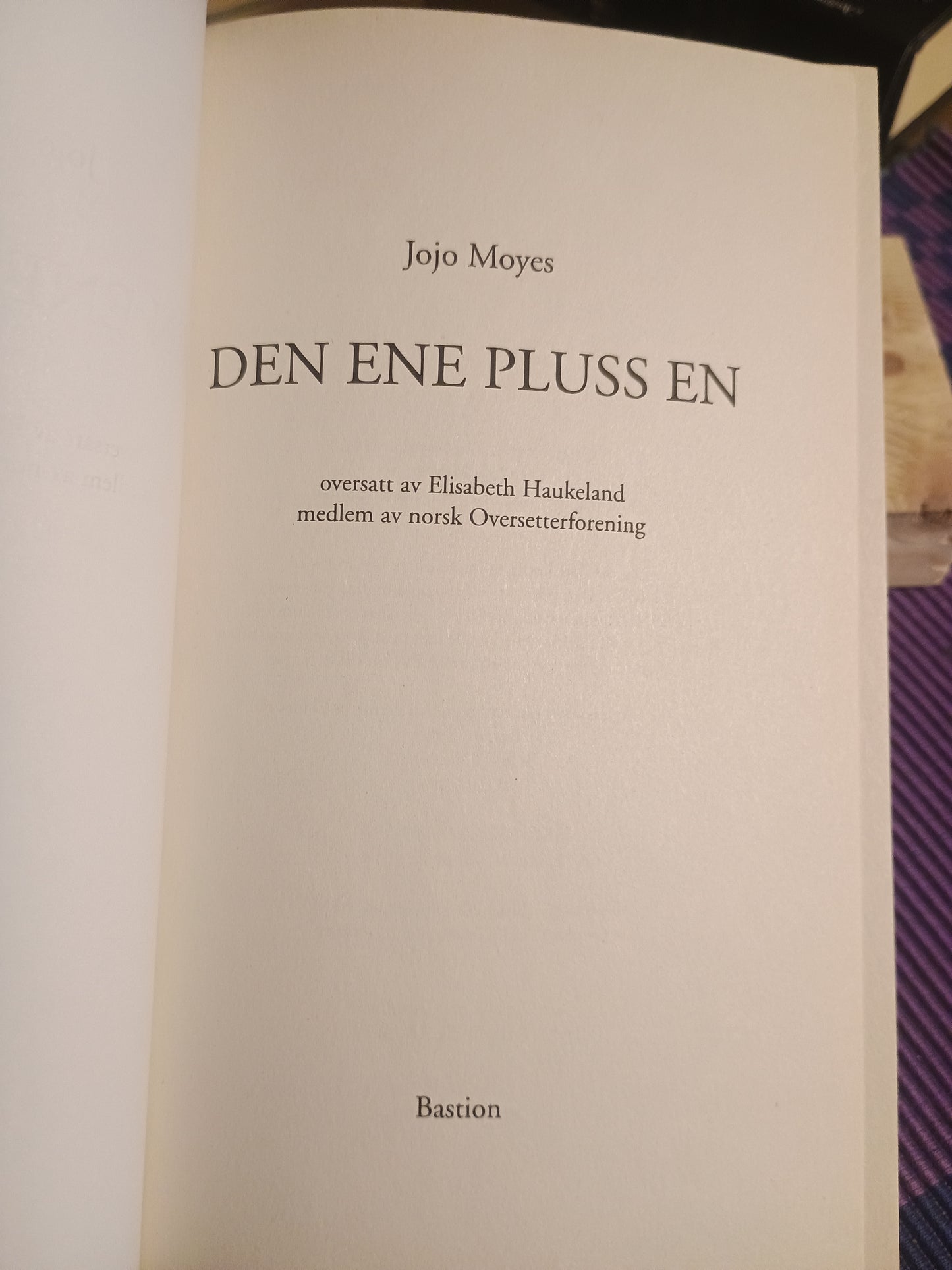 Den ene pluss en, Jojo Moyes