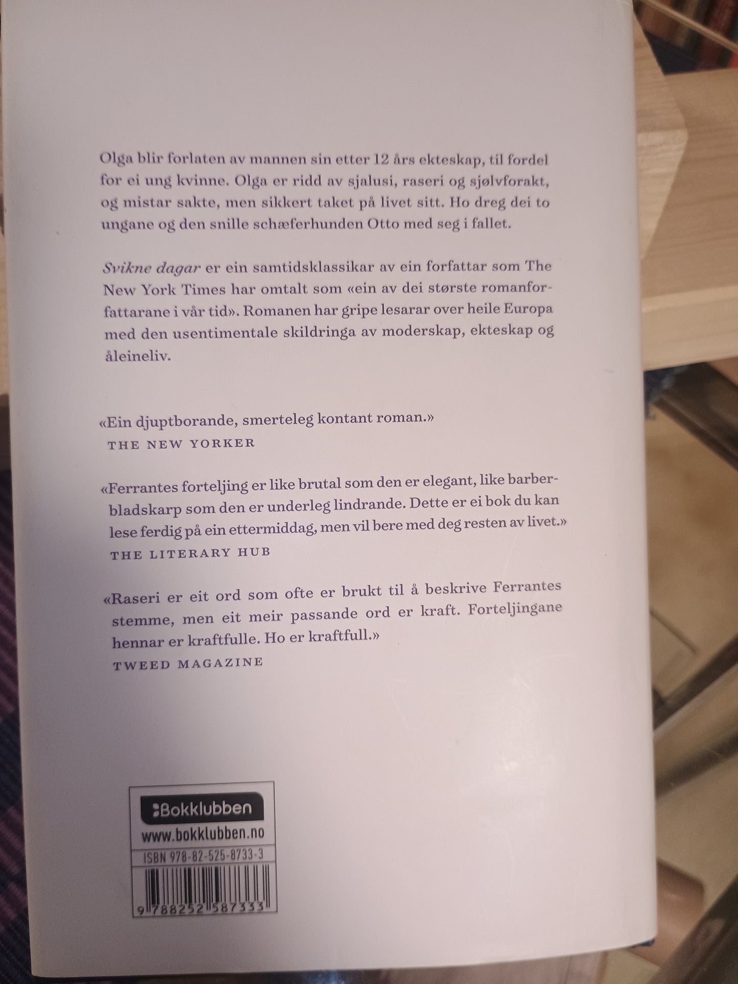 Svikne dagar, Elena Ferrante