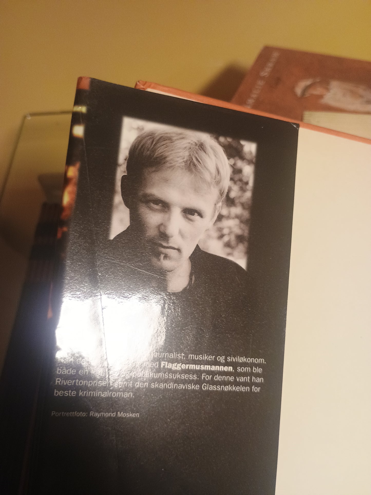 Kakerlakkene, Jo Nesbø