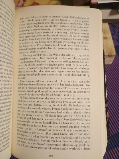 Hundene i Riga. Den hvite løvinnen., Henning Mankell