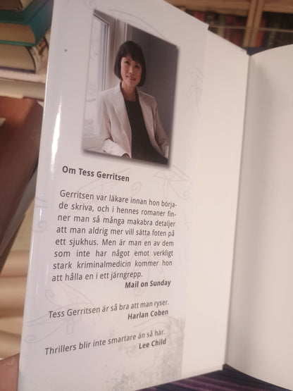 I Satans tjänst, Tess Gerritsen (på svensk)