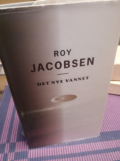 Det nye vannet, Roy Jacobsen