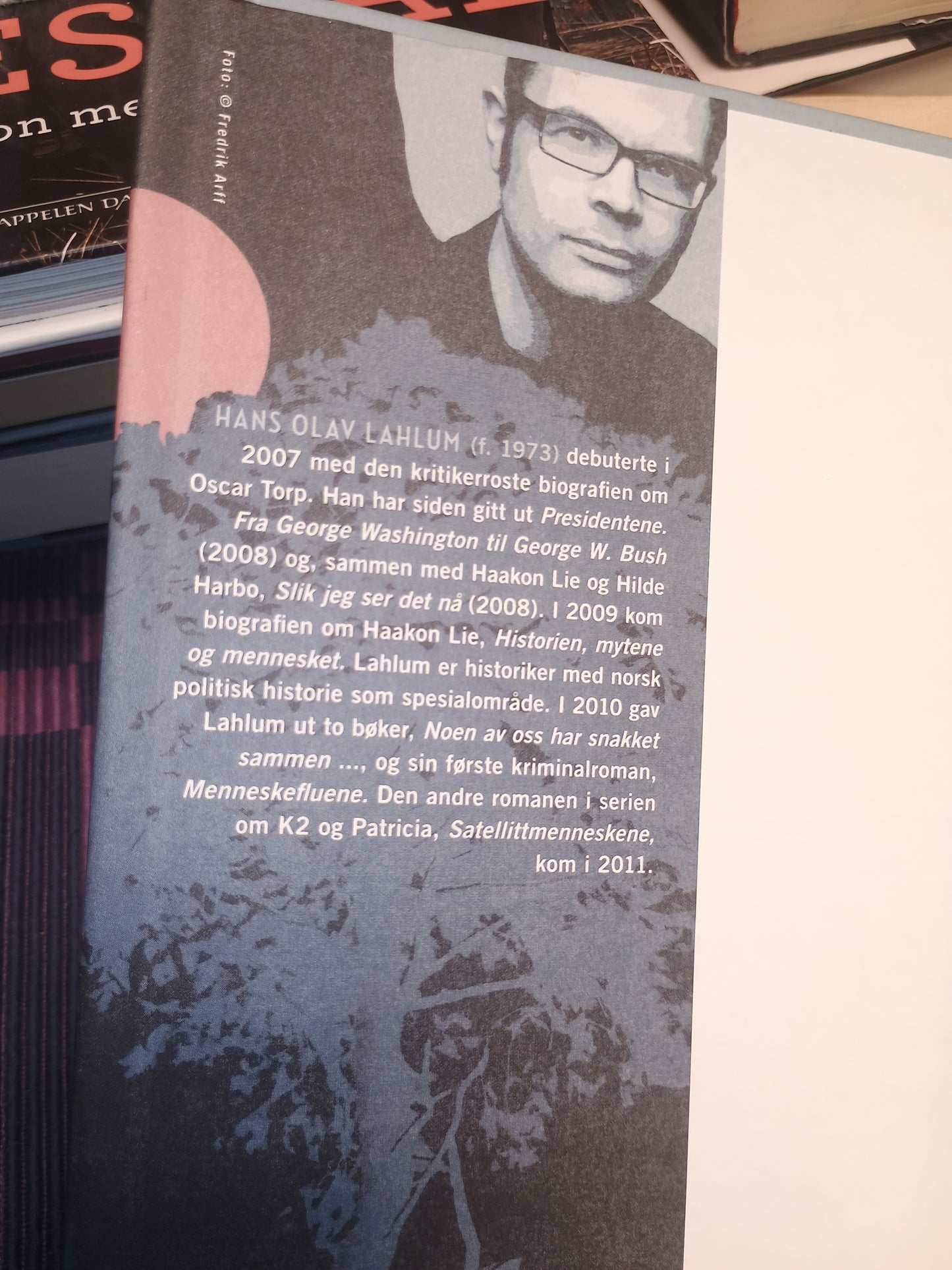 Katalysator mordet, Hans Olav Lahlum